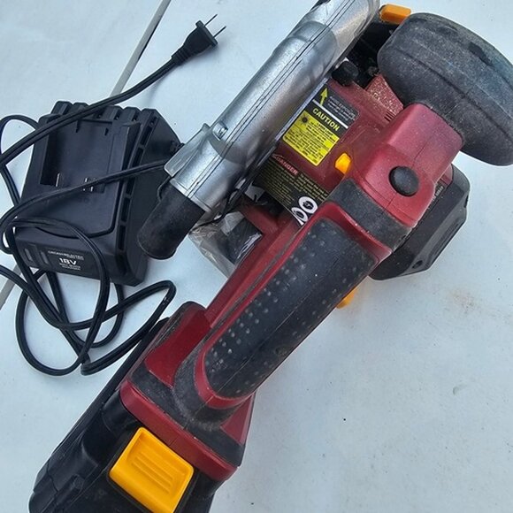 Chicago Electric Power Tools Hand Saw Detachable Battery - Picture 6 of 9